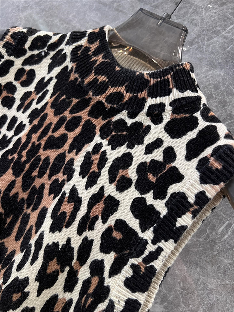Ce1i*e turtleneck leopard sweater vest