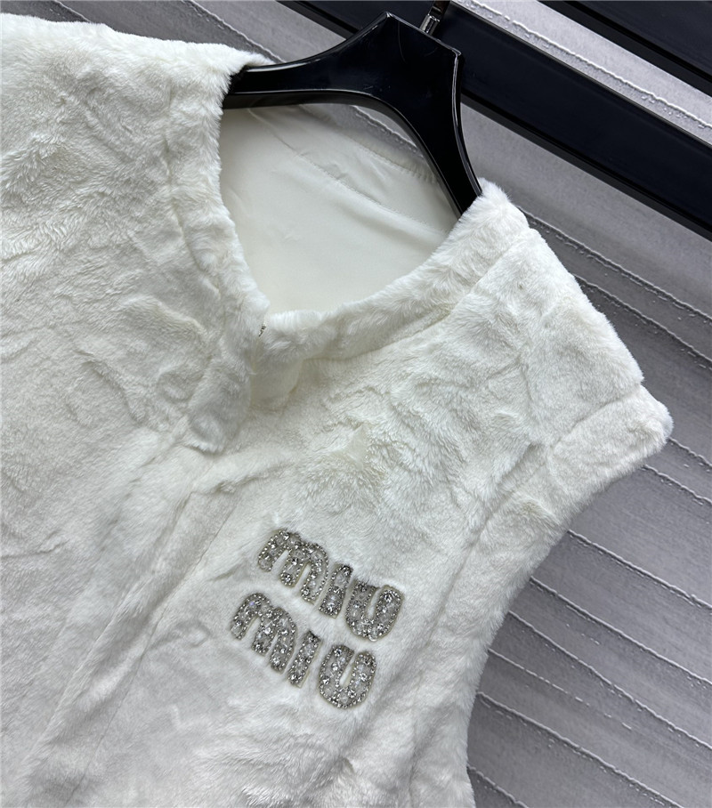 M1um1u vest