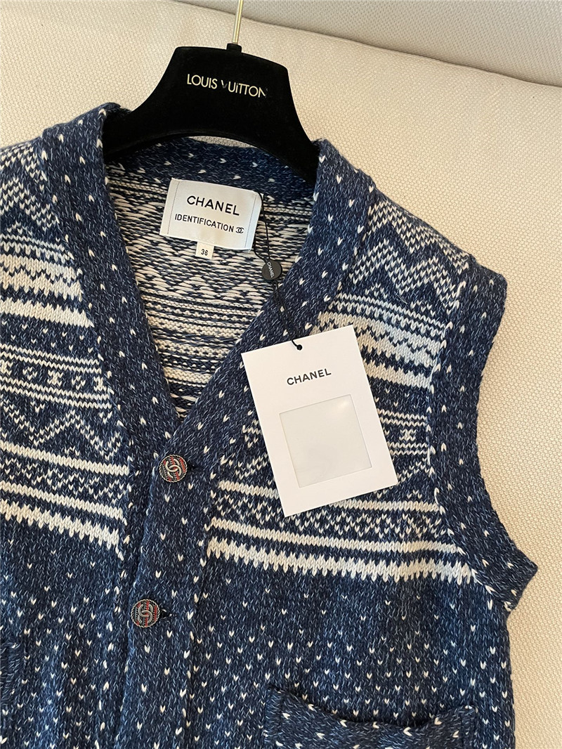 Ch**el vest