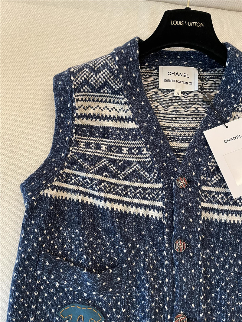 Ch**el vest