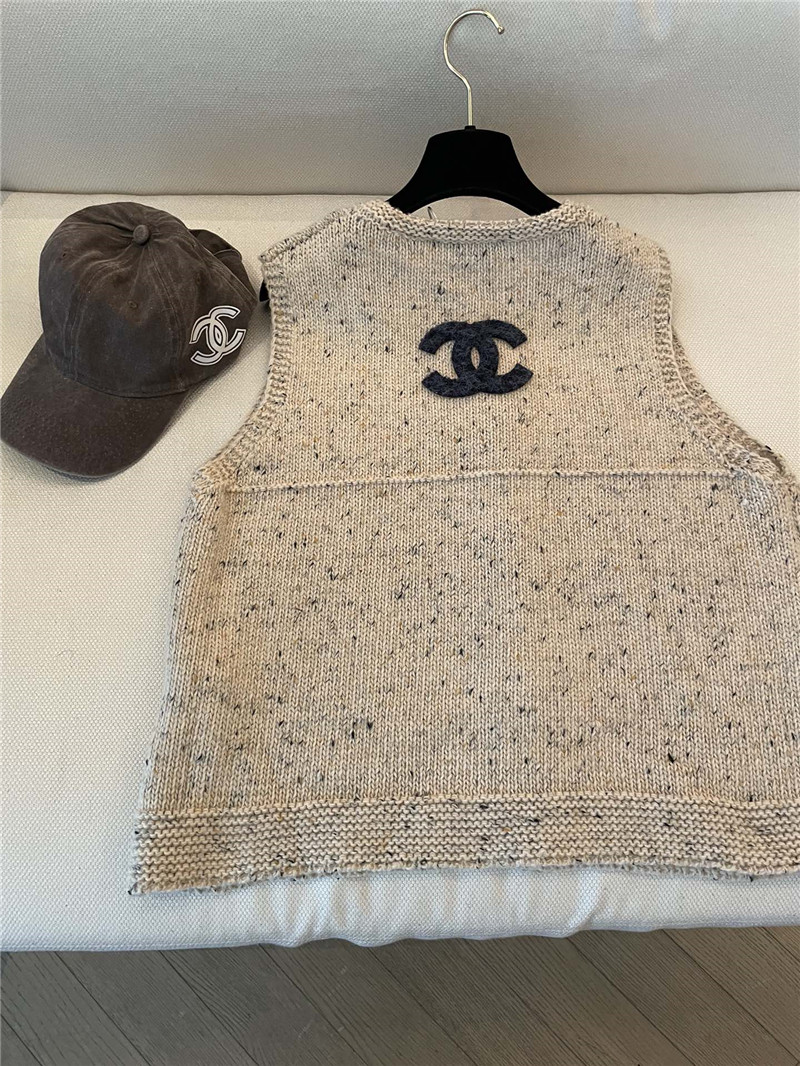 Ch**el vest