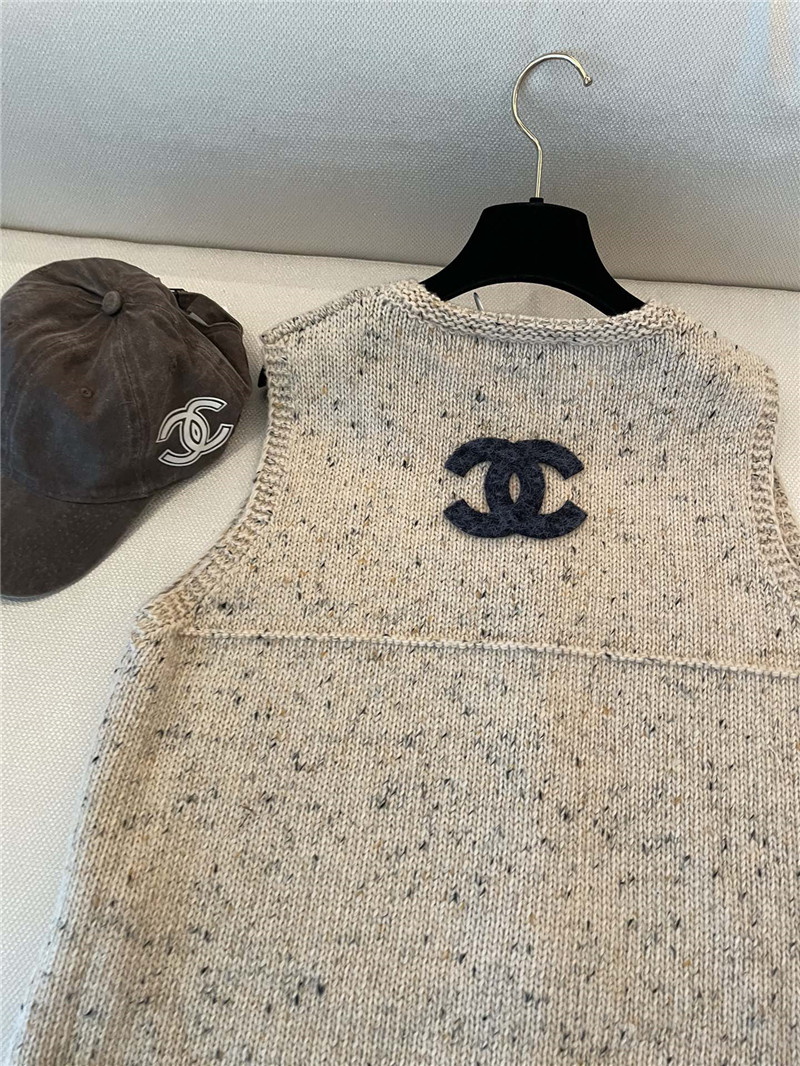 Ch**el vest