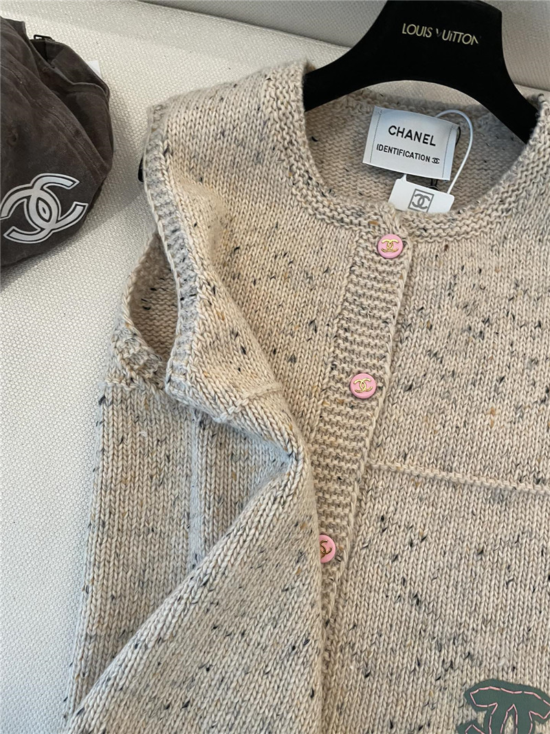 Ch**el vest