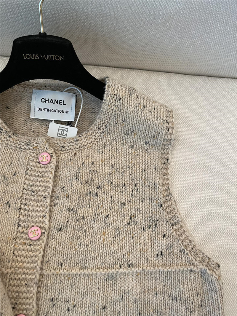 Ch**el vest