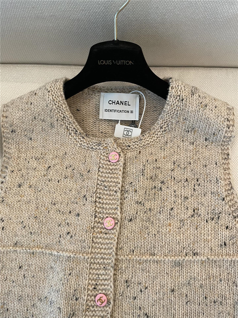 Ch**el vest