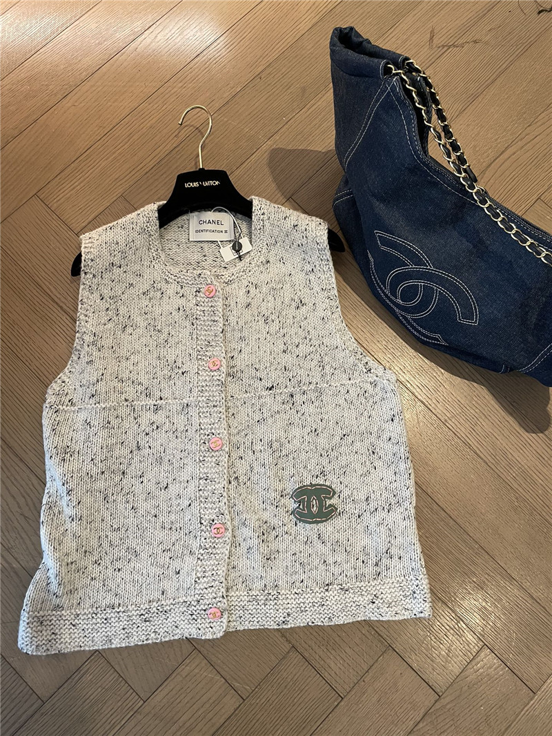Ch**el vest