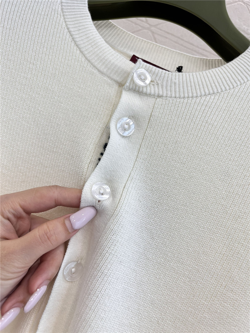 Gvc*1 stripe hem rib wool pullover in white