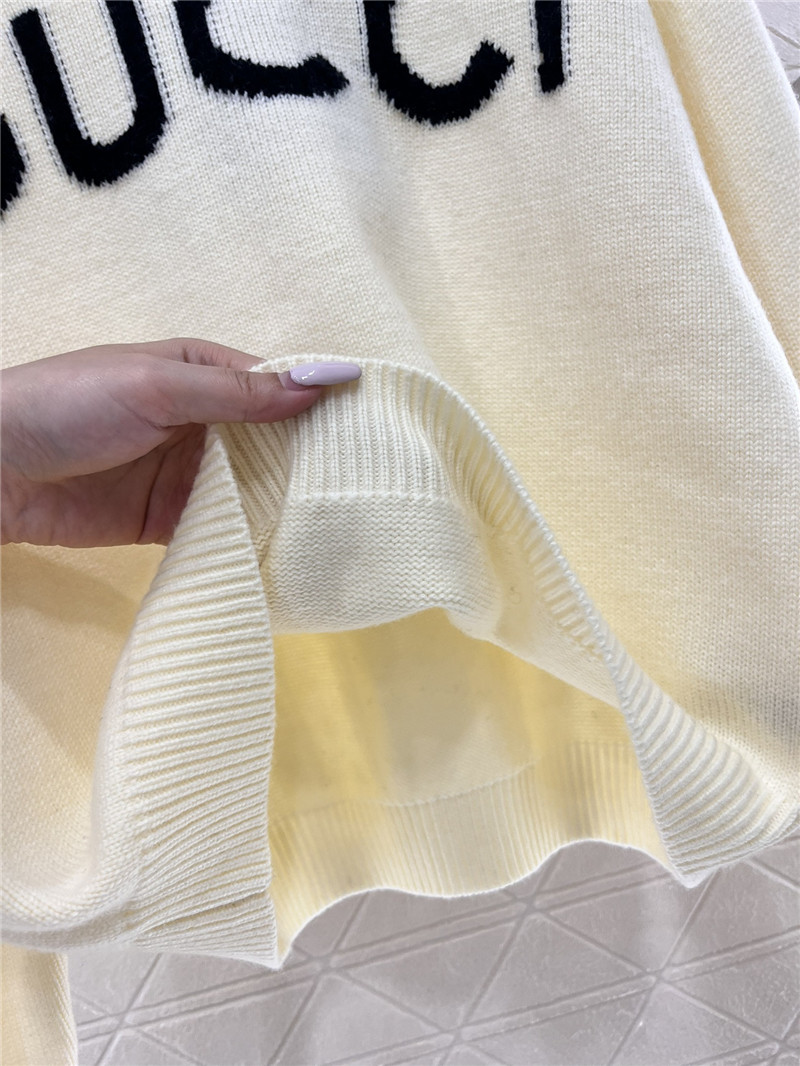 Gvc*1 logo intarsia wool jumper in ivory