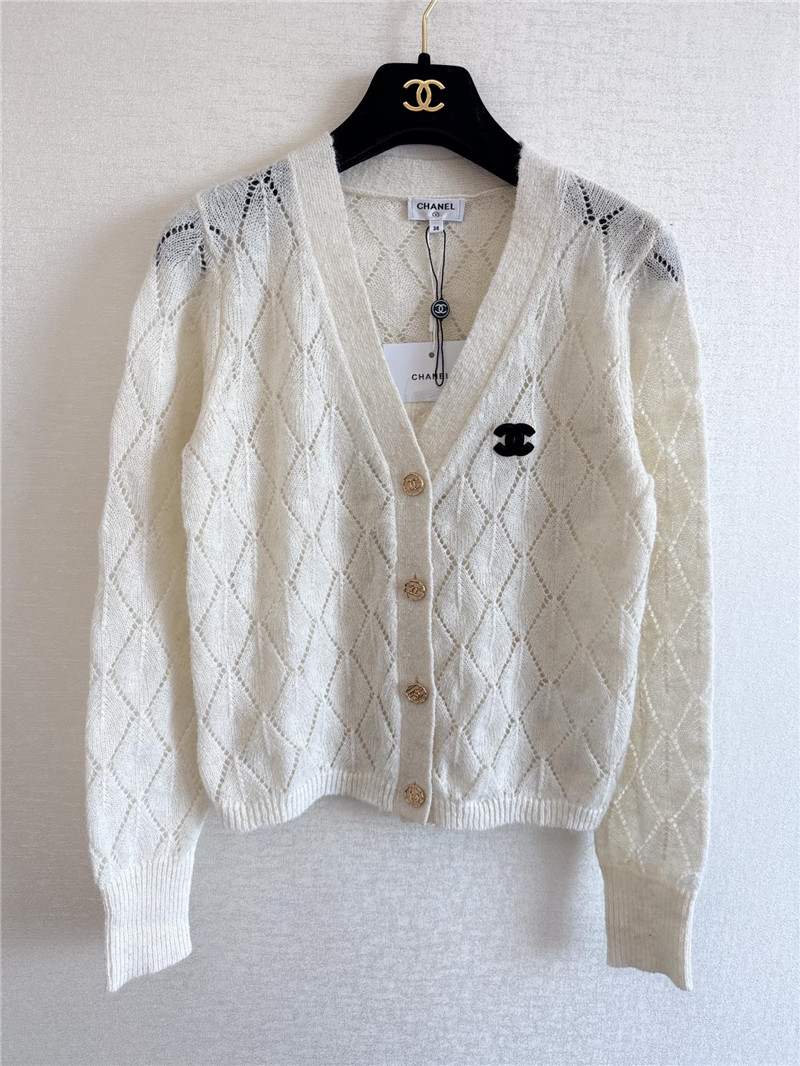 ch**el crop hollow D1am0nd cardigan in white