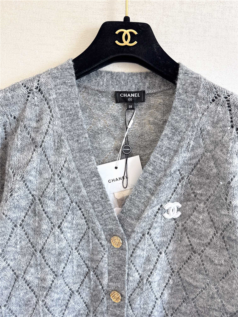 ch**el crop hollow D1am0nd cardigan in grey