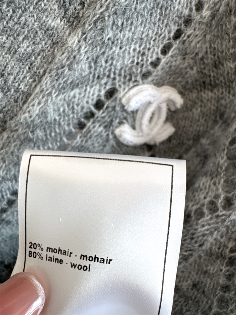 ch**el crop hollow D1am0nd cardigan in grey