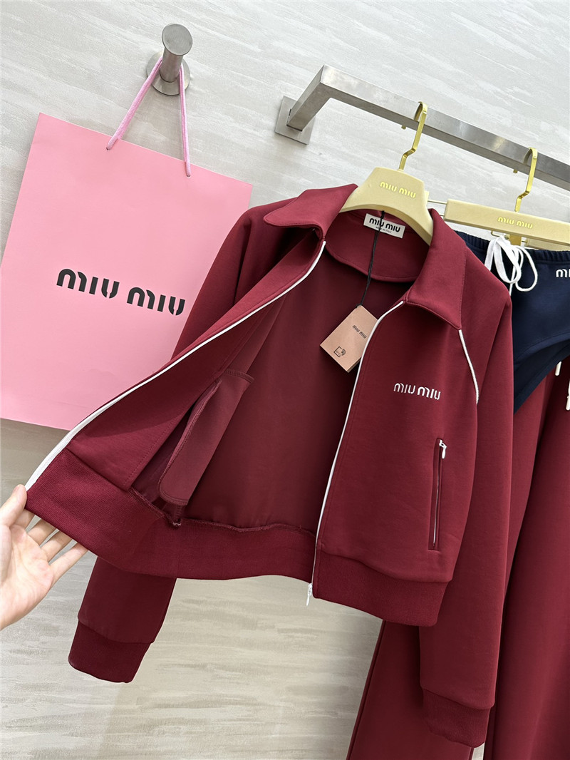 M1um1u sports suit