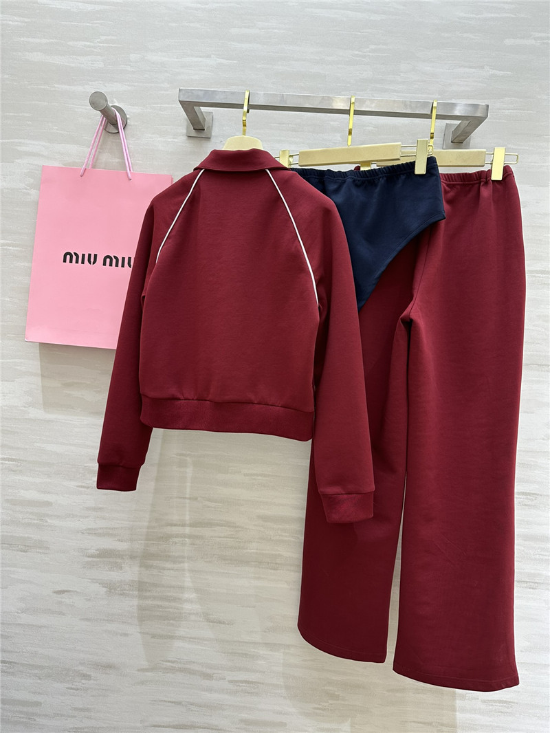 M1um1u sports suit
