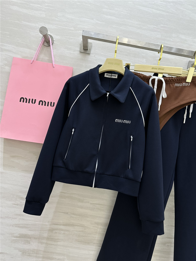 M1um1u sports suit