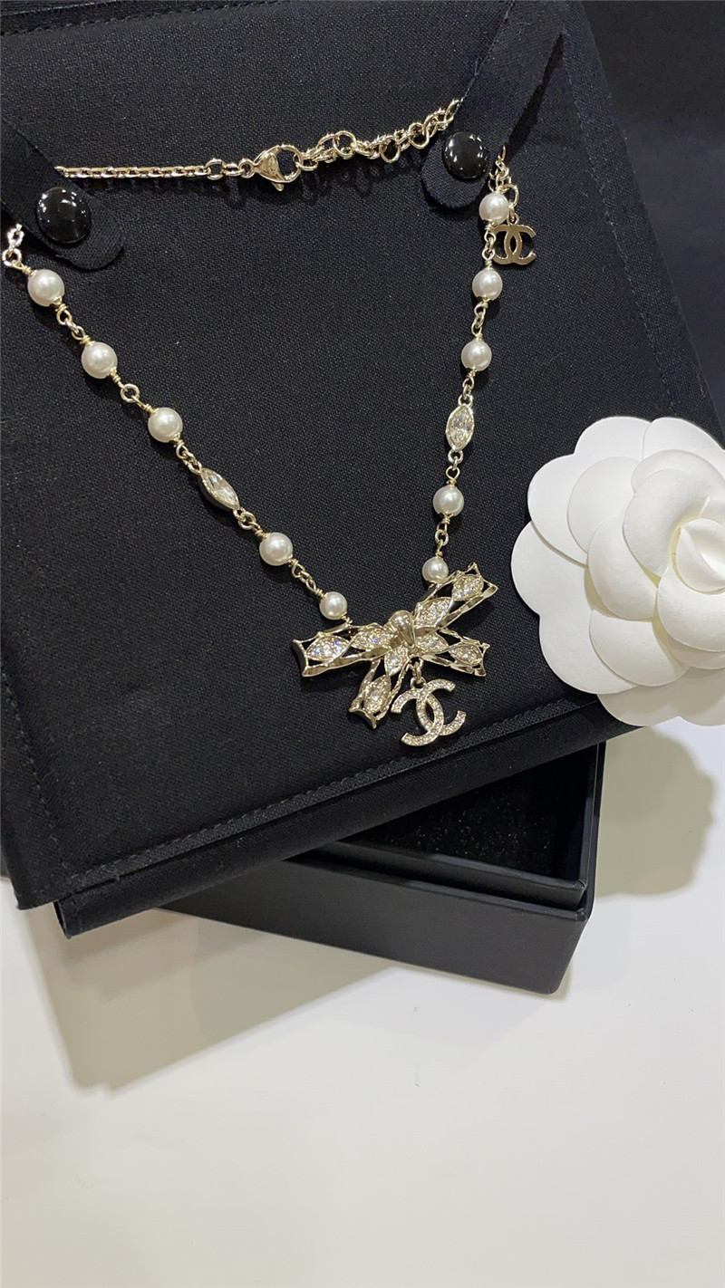 Ch**el bow choker pearl necklace