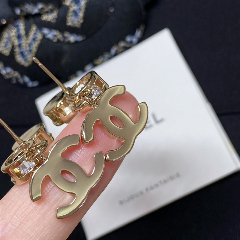 Ch**el round hanging c earrings