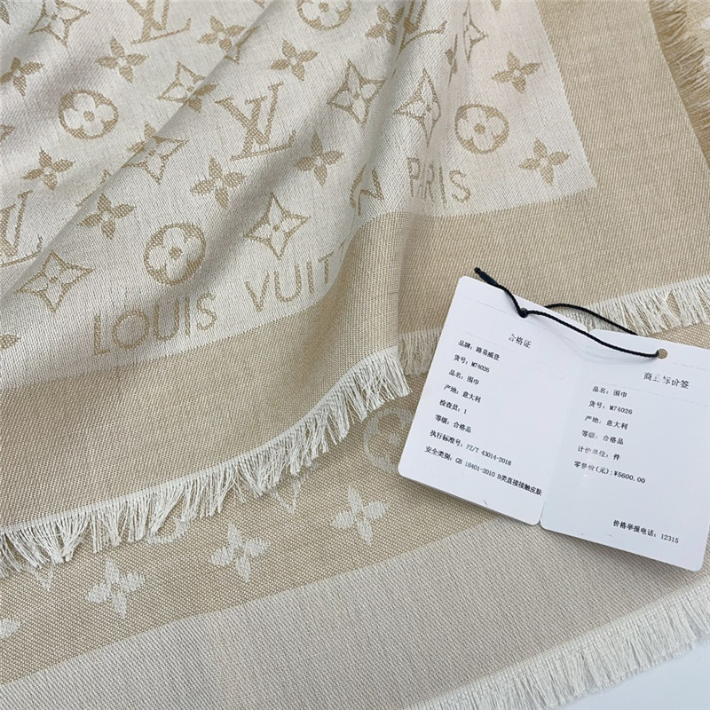 l0vis Vvtt0n lv gold and silver silk shawl