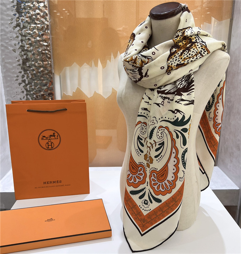H**me5 double-sided silk scarf