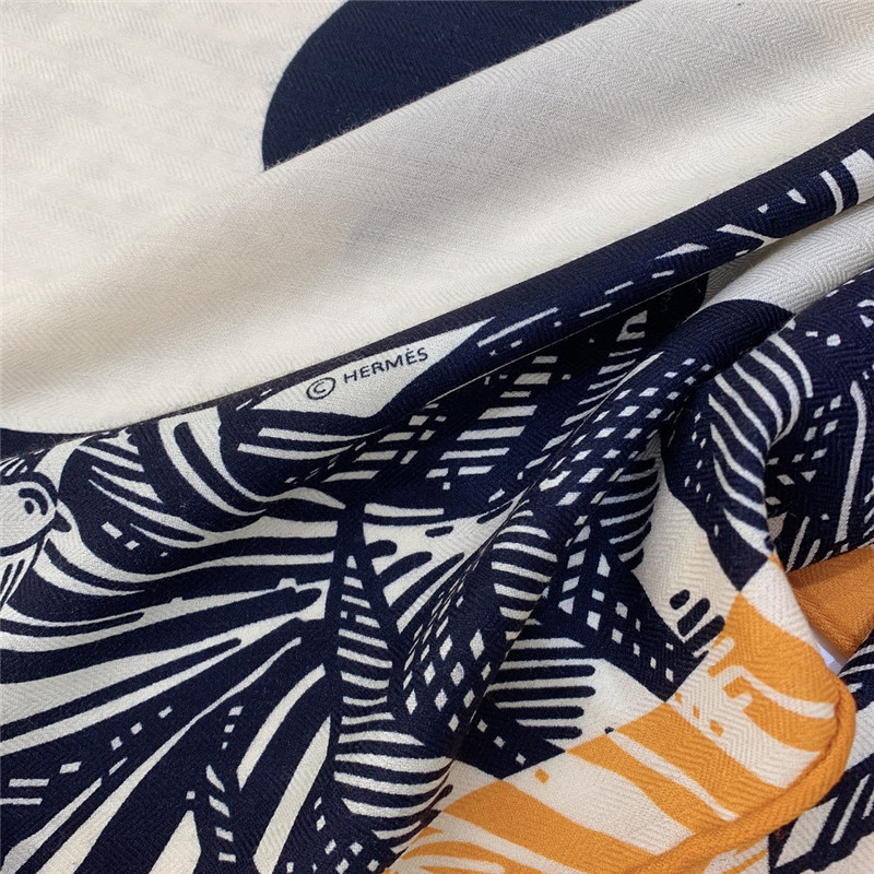 H**me5 double-sided same color square scarf