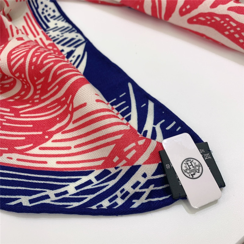 H**me5 double-sided same color square scarf
