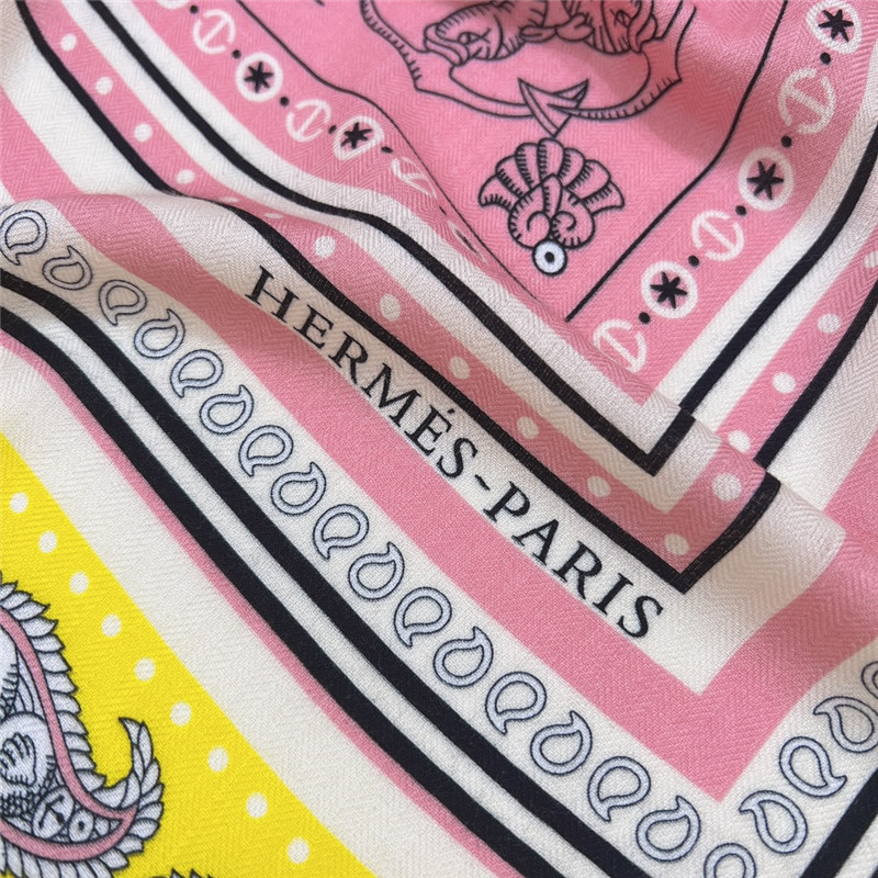 H**me5 140cm shawl