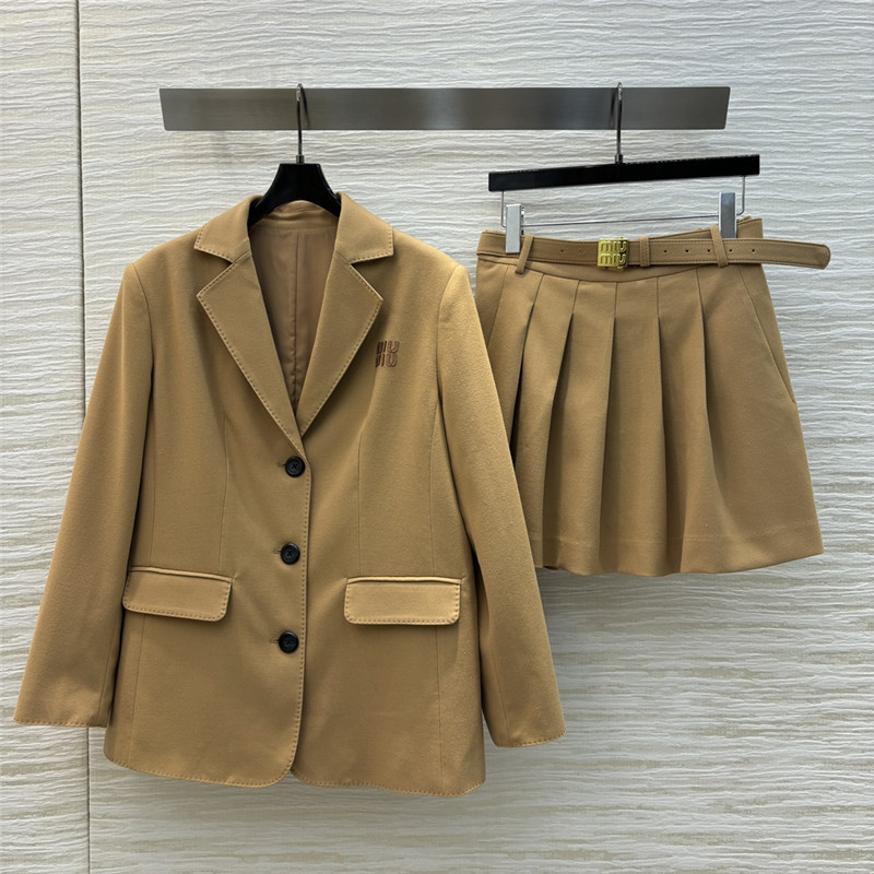 M1um1u suit jacket + belt pleated skirt set