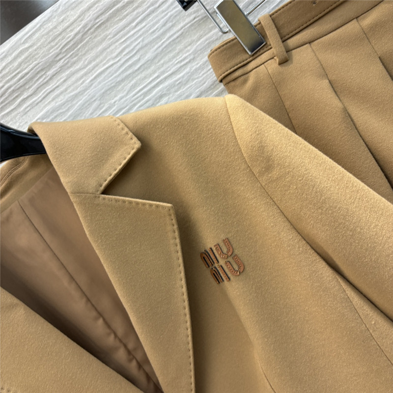 M1um1u suit jacket + belt pleated skirt set