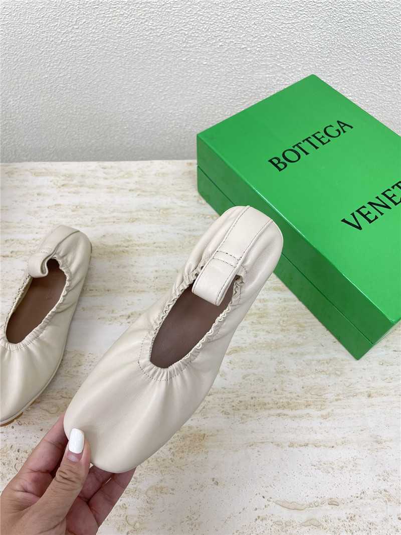 b0tt*ga Ven*ta shore ballerina in sea salt lambskin