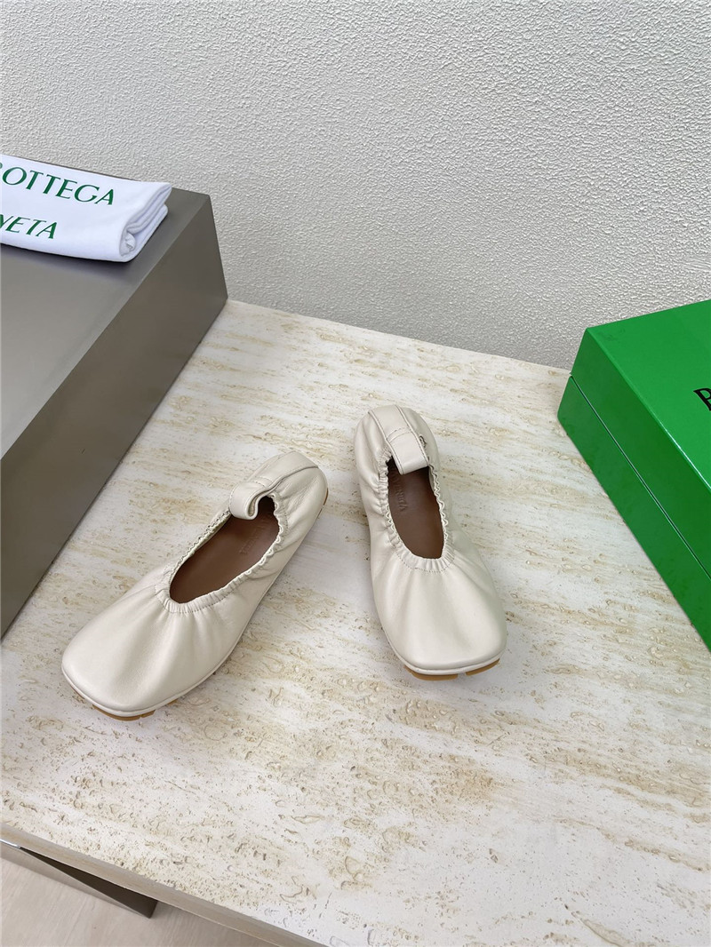 b0tt*ga Ven*ta shore ballerina in sea salt lambskin