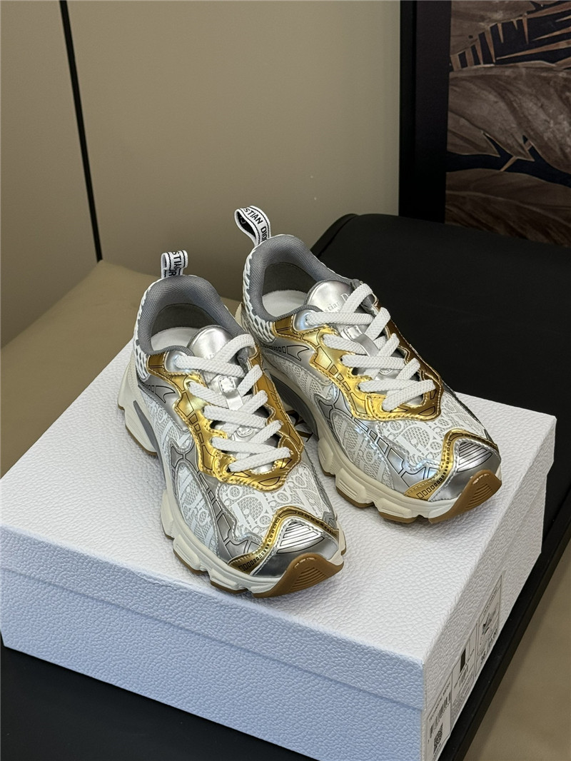 D10r vibe trainers gold