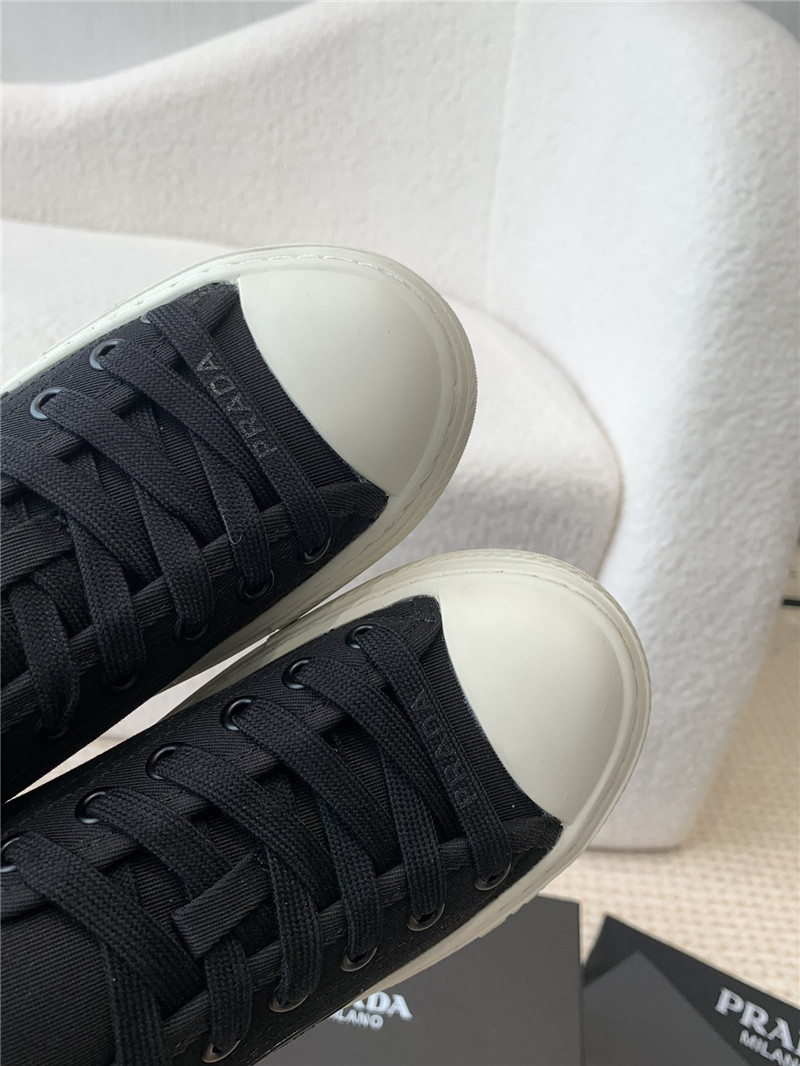 Pra*a women’s black laced canvas sneakers