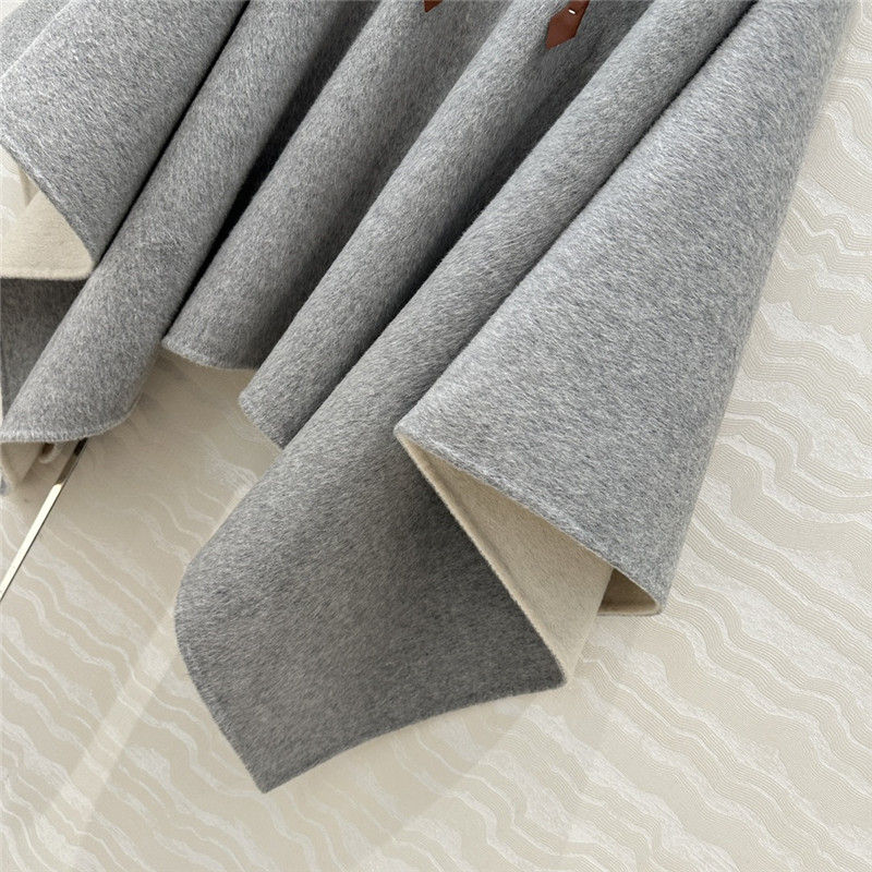 L0r0 P1ana cashmere cape