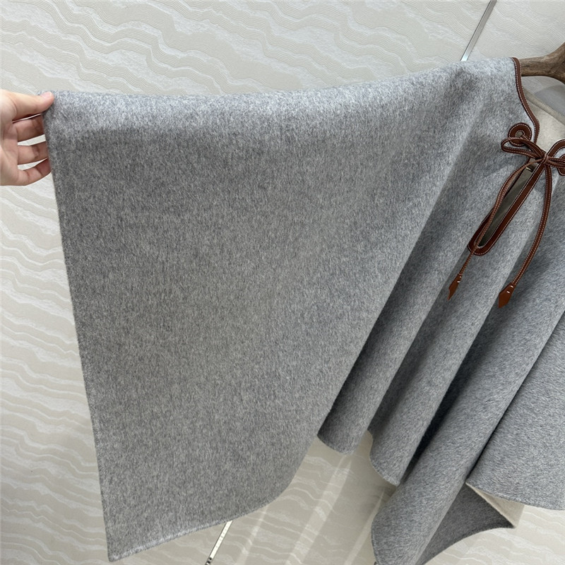 L0r0 P1ana cashmere cape
