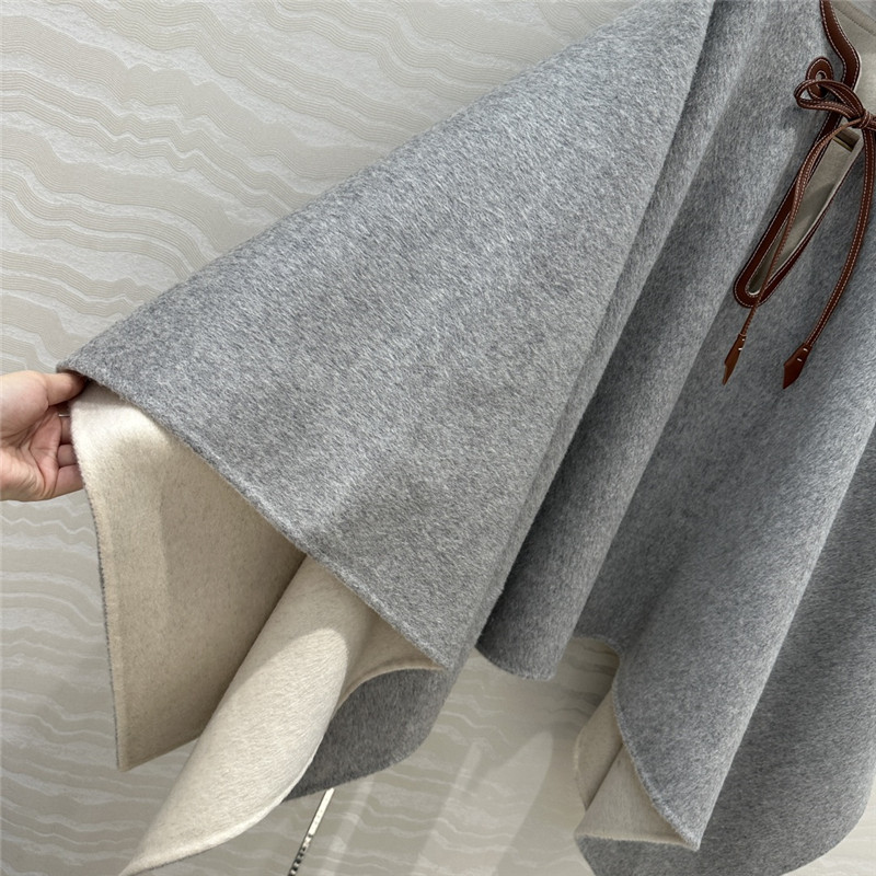 L0r0 P1ana cashmere cape