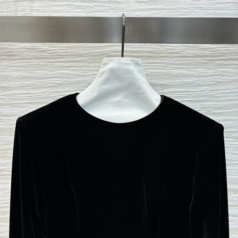 Y51 backless little black dress