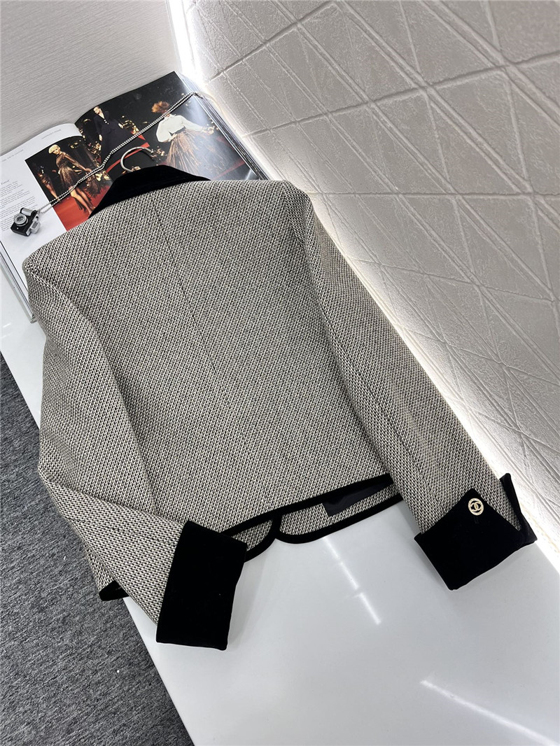 Ch**el wool brooch coat