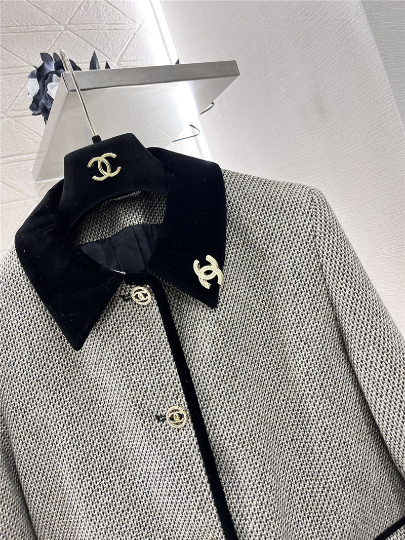 Ch**el wool brooch coat