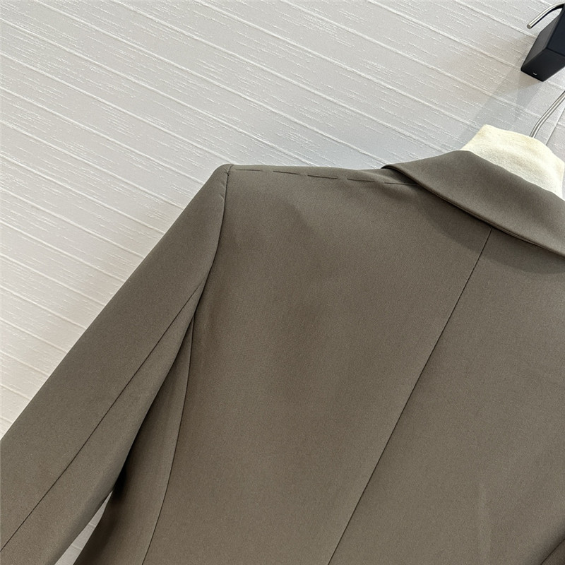Bv*b*rry blazer