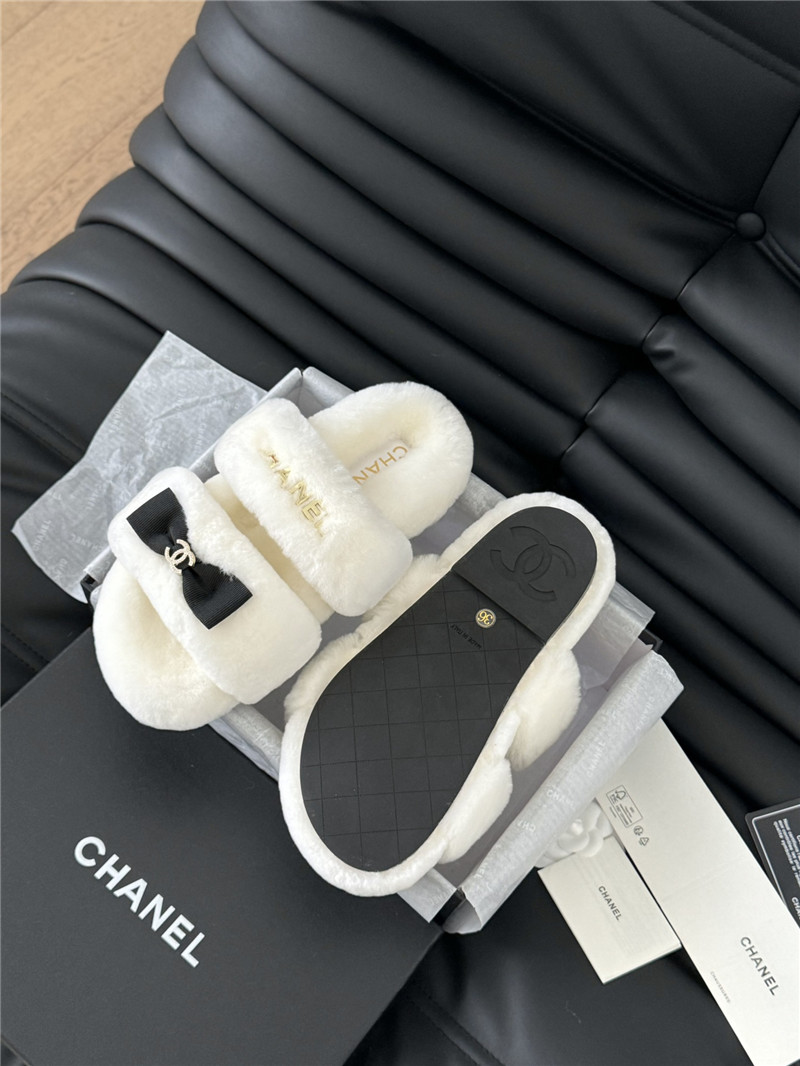 Ch**el bow white fur home slippers