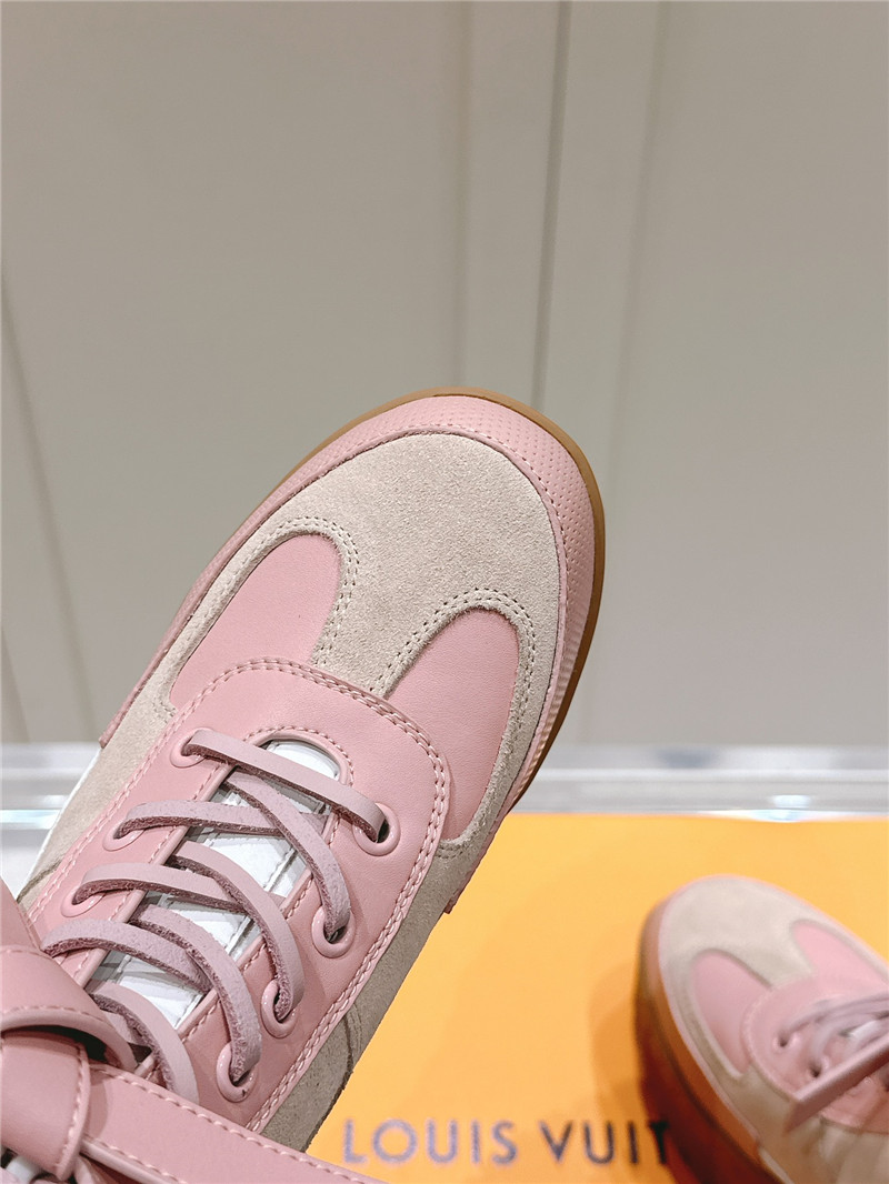 l0vis Vvtt0n laureate pink platform desert boot