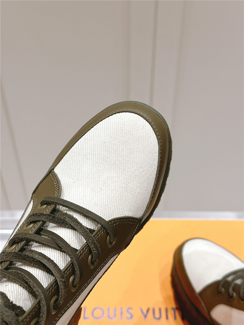 l0vis Vvtt0n green white laureate platform desert boot