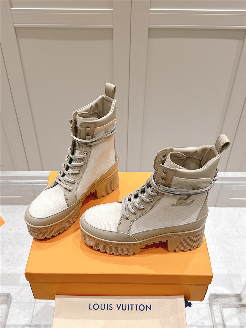 l0vis Vvtt0n laureate platform desert boot in beige