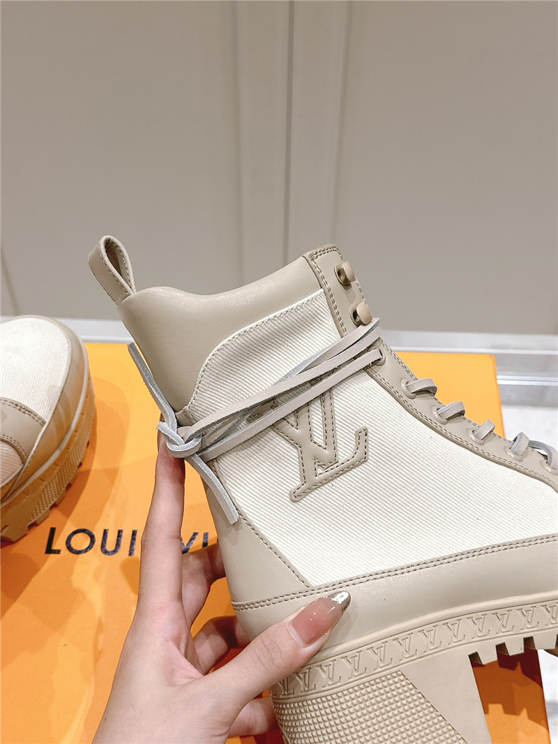 l0vis Vvtt0n laureate platform desert boot in beige