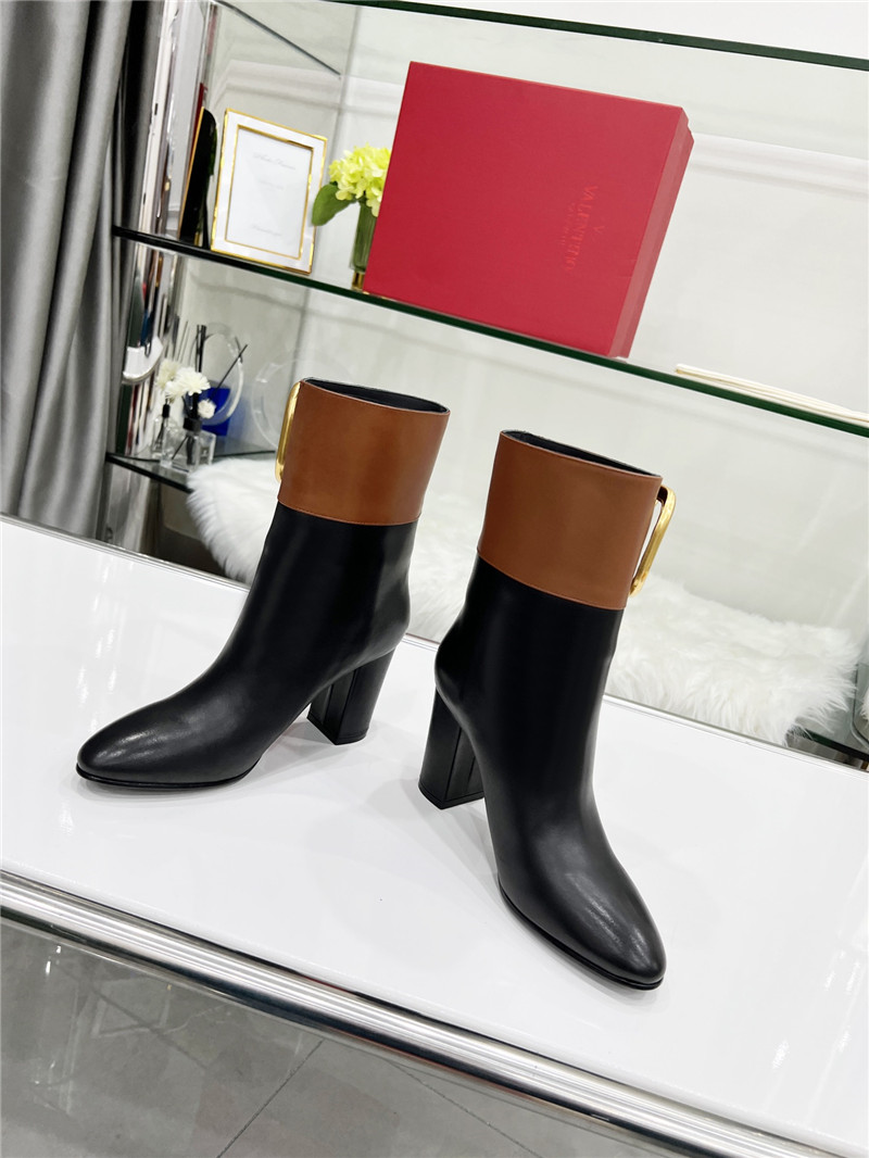 Va1e*ntin0 garavani vlogo pointed toe boots