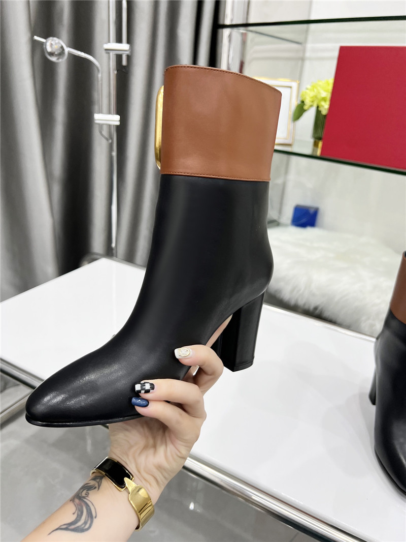 Va1e*ntin0 garavani vlogo pointed toe boots