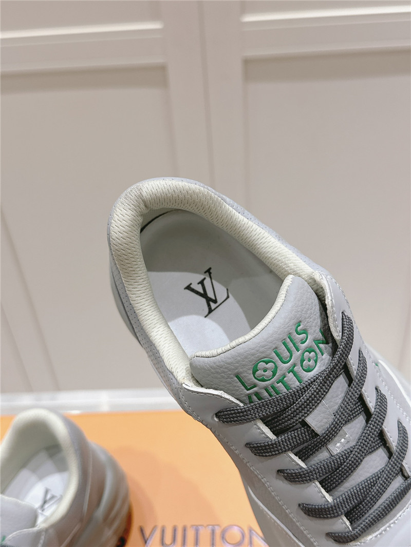 l0vis Vvtt0n run away sneakers in grey