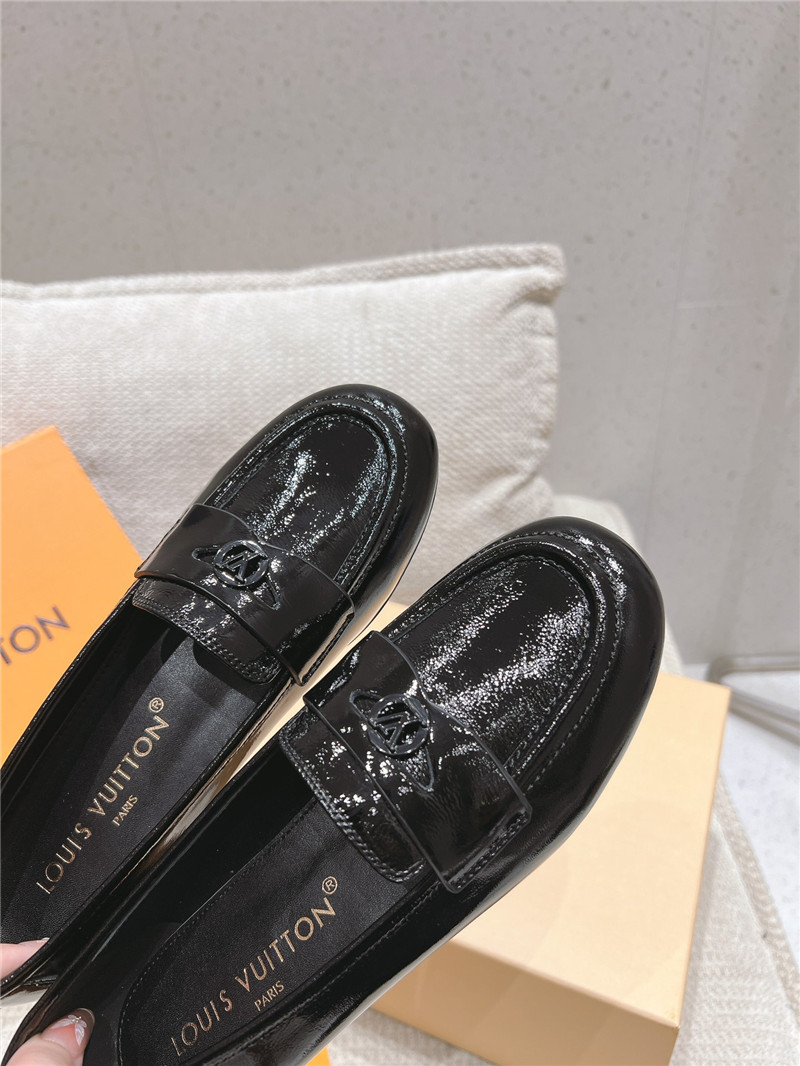 l0vis Vvtt0n soho flat loafer in black pattern leather