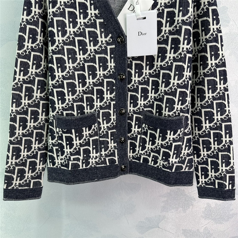 D10r oblique v-neck cardigan denim blue