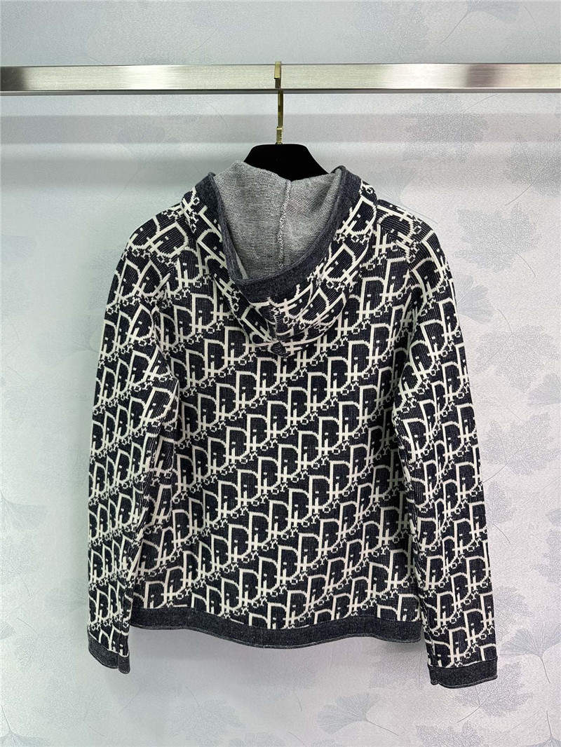 D10r hooded zip-up jacket