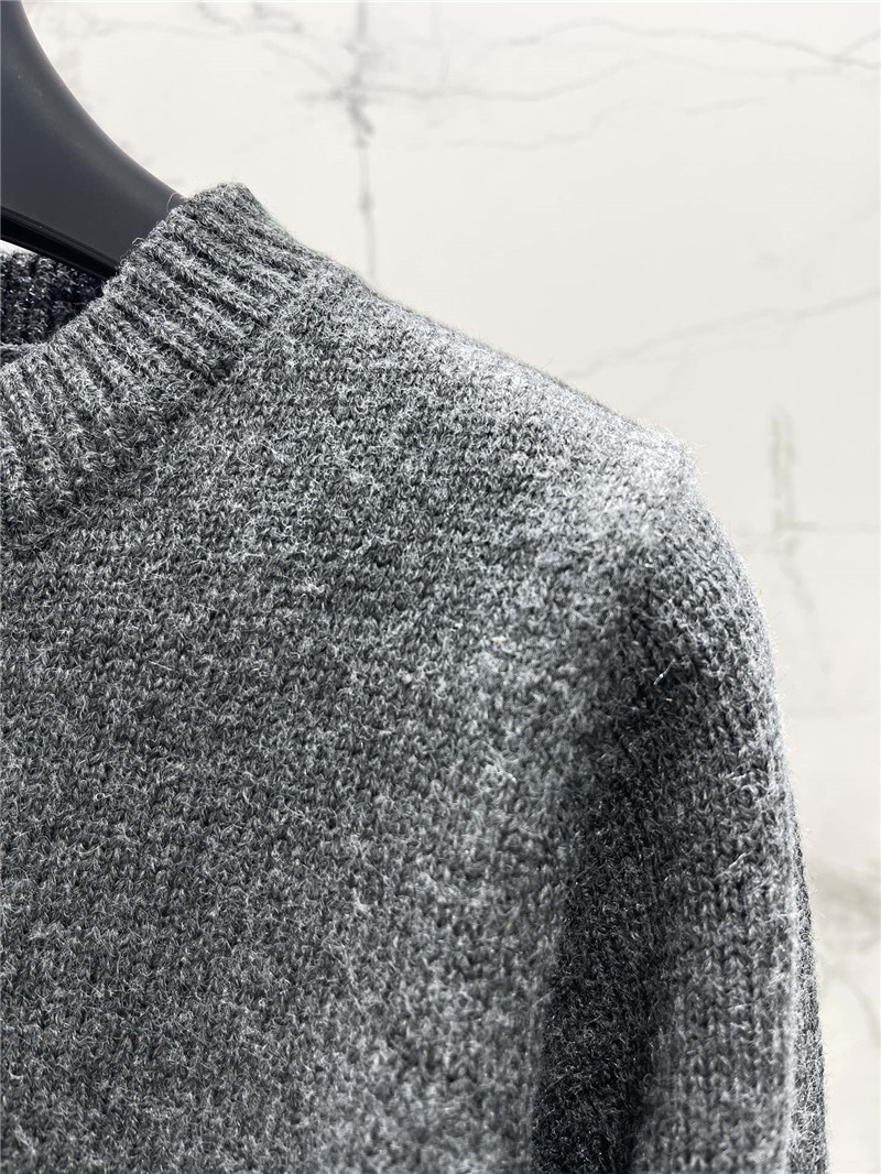 Va1e*ntin0 v fur cuffs wool sweater